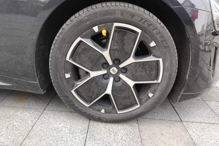 Used Xiaomi Auto SU7 2024 Rear-Drive Ultra-Long Range Advanced Pro-Level Intelligent Driving Version Right Front Wheel Hub