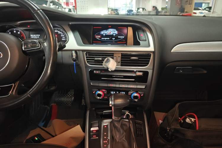 Used Audi A4 2014 40 TFSI allroad quattro plus version Audio And AC Panel