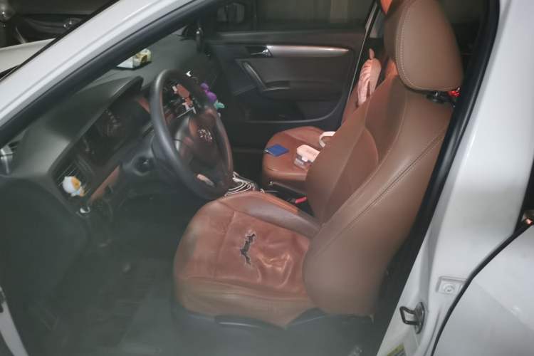 Used Volkswagen Gran Lavida 2013 1.6L Automatic Fashion Model