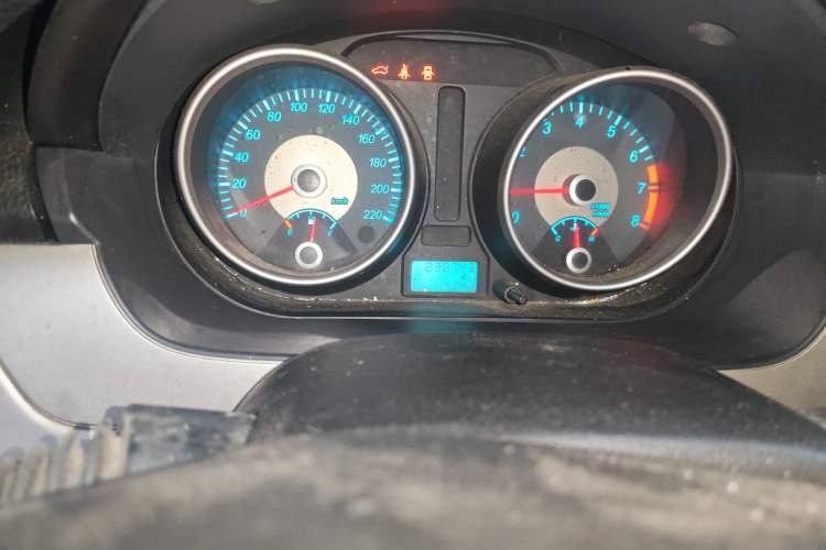 Used Buick Excelle 2013 1.5L Manual Classic Model Odometer Close Up