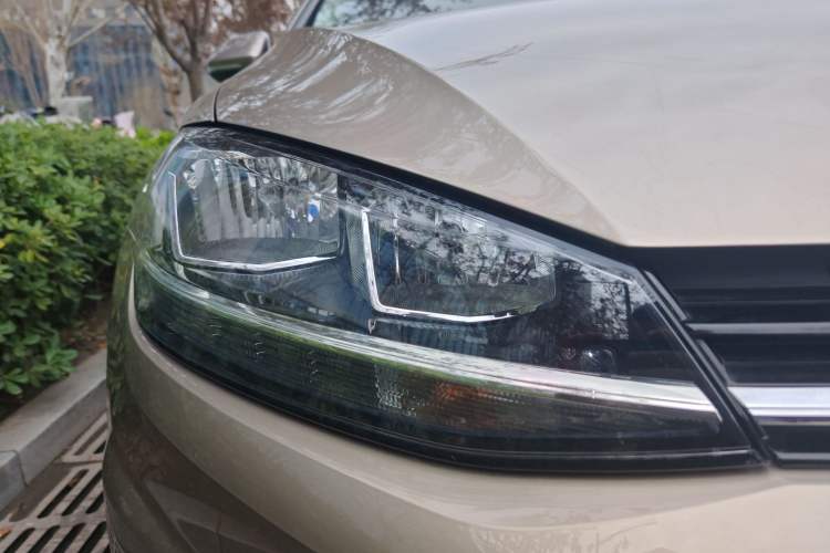 Used Volkswagen Golf 2018 230TSI Automatic Comfort Model Right Front Headlight