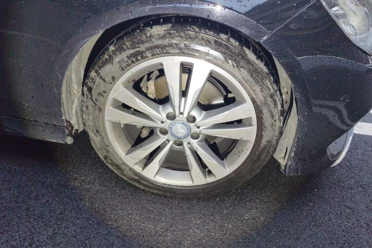 Used Mercedes-Benz E-Class 2015 E 260 L Sport Edition Right Front Wheel Hub