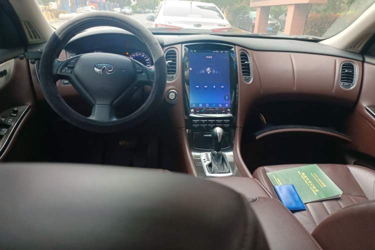 Used Infiniti QX50 2013 2.5L Two-Wheel-Drive Elegant Edition