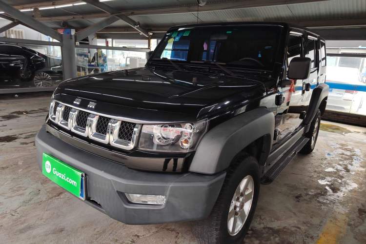 Used BAIC Off-Road BJ40 2016 40L 2.0T Manual Two-Wheel Drive Luxury Edition