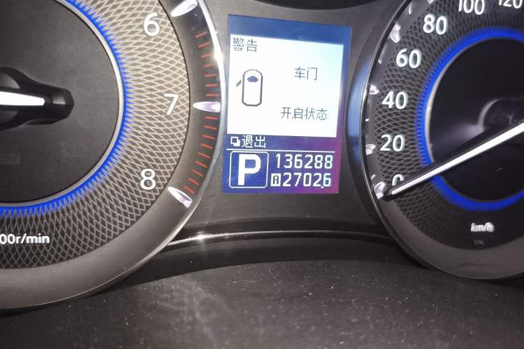 Used Infiniti QX 2011 QX56 Odometer Close Up