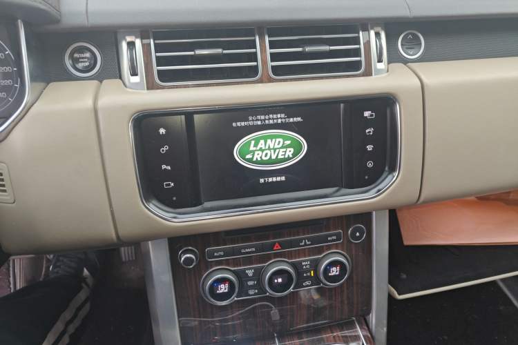Used Land Rover Range 2015 3.0 SC V6 Vogue Audio And AC Panel