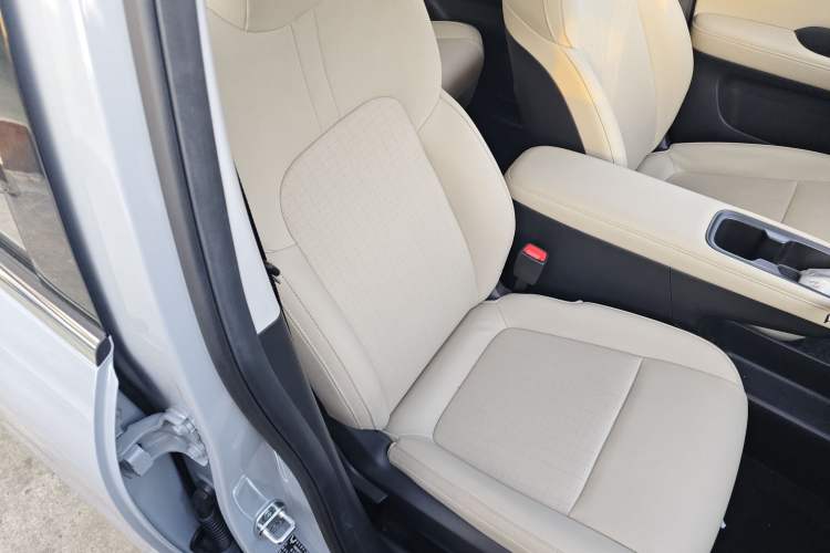 Used Wuling Bingo PLUS 2024 330 km Range Five-Seater Version
