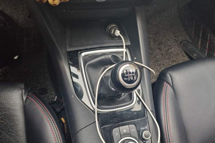 Used Mazda 3 Axela 2016 Sedan 1.5L Manual Luxury Model