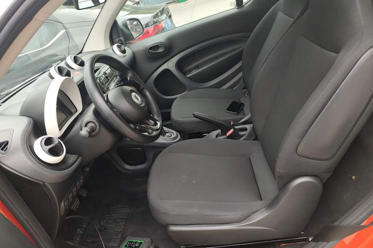 Used smart fortwo 2015 1.0L 52 kW hardtop Dynamic version Left Front Seat