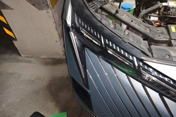 Used GAC Trumpchi EMKOO 2022 1.5T Supernova Max Edition Right Front Headlight