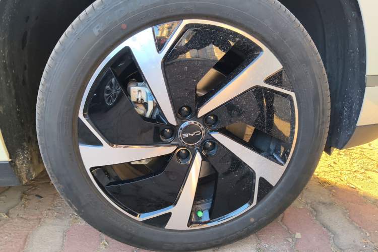 Used BYD Sealion 06 New Energy 2025 Model EV 605 Navigation Pro Edition Right Front Wheel Hub