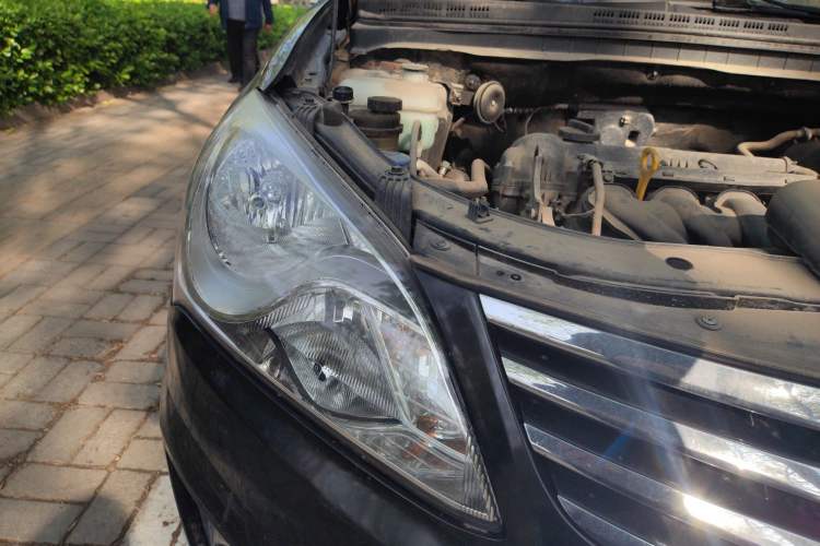 Used Hyundai Celesta 2011 1.6L Manual Comfort Edition Right Front Headlight