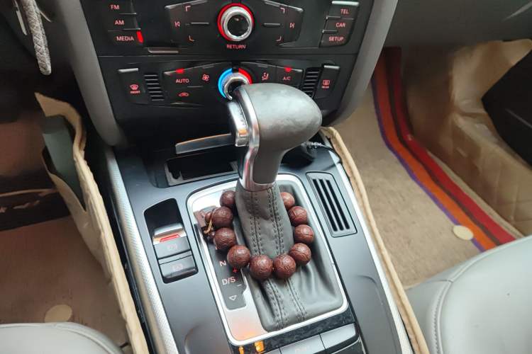 Used Audi A4L 2015 30 TFSI Automatic Comfort Model Gear Lever