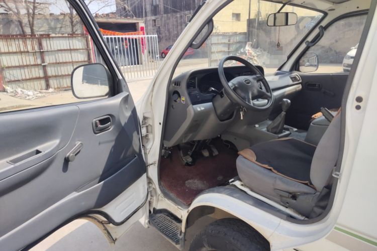 Used Jinbei Hiace 2014 2.0L Fifth-Generation Xiangyun Comfort Type 1 4G21C Driver Seat