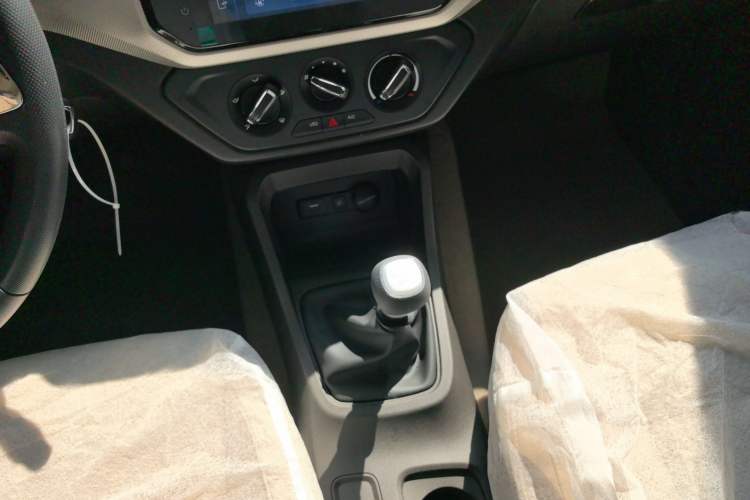 Used Wuling Hongguang 2021 1.5L Facelifted S Comfort Version with Electric Power Steering LAR Gear Lever