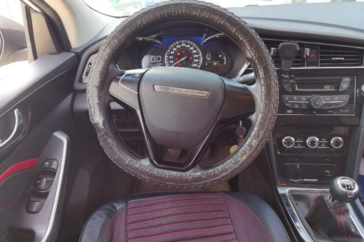 Used Venucia D60 2019 100 000 Glory 1.6L Entry Manual ChenShang Edition China VI
