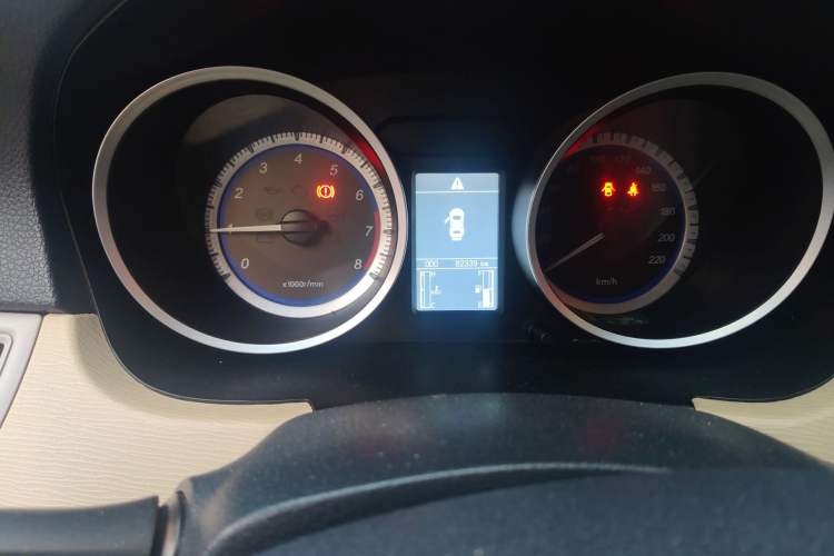 Used Soueast V5 Lingzhi 2012 1.5L Manual Luxury Version Odometer Close Up