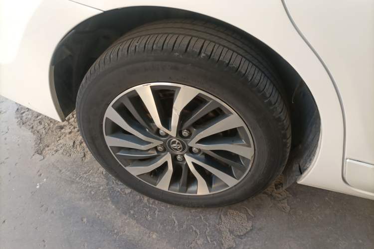 Used Toyota Corolla 2016 Dual-Engine 1.8L E-CVT Elite Edition