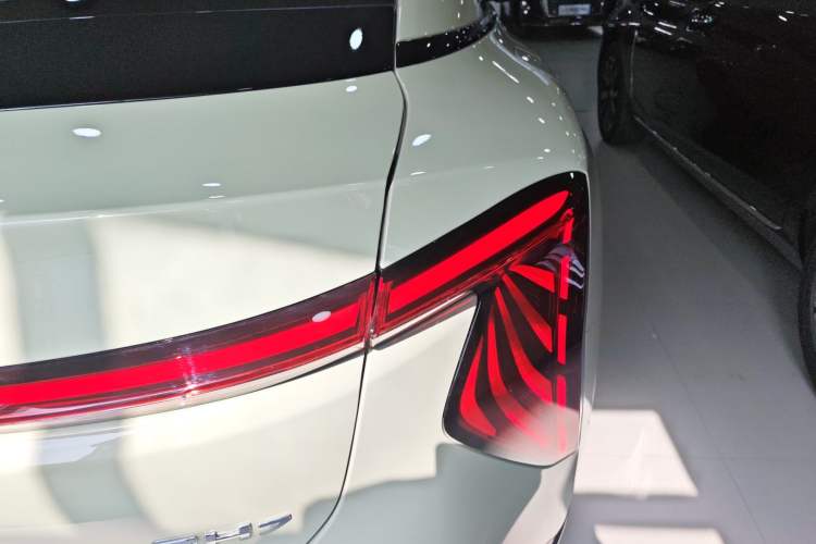 Used Hongqi EH7 2025 600 Smart Selection Edition
