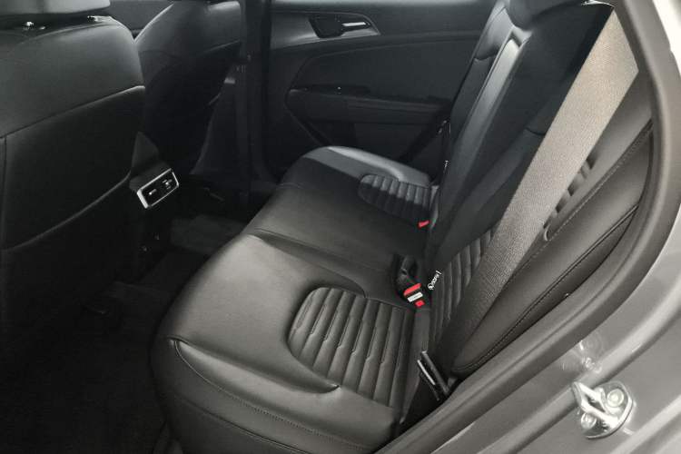 Used Kia Sportage (Chinese Domestic Model) 2025 2.0T Two-Wheel Drive Prestige Smart Edition