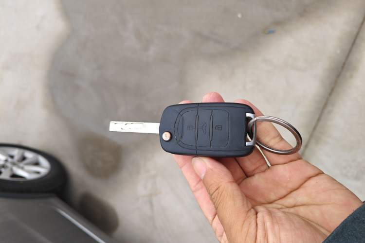 Used Baojun 310W 2017 1.5L Manual Fashion Model China V Vehicle Key