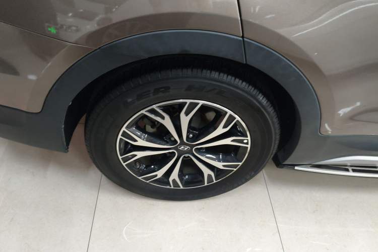 Used Hyundai Santa Fe 2017 2.0T Automatic Two-Wheel Drive Smart Version 7 Seats
