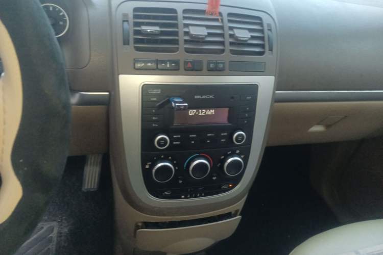 Used Buick GL8 2014 2.4L Classic Edition Audio And AC Panel