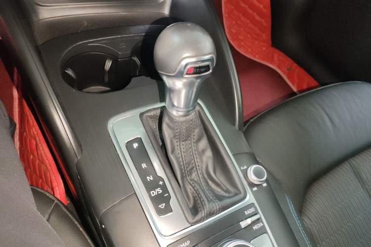 Used Audi A3 2019 Limousine 35 TFSI Fashion Edition China V standard Gear Lever