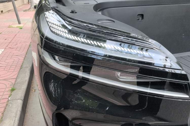 Used ONVO Luxeed L90 2025 Model—Ultra Six-Seater Version Right Front Headlight