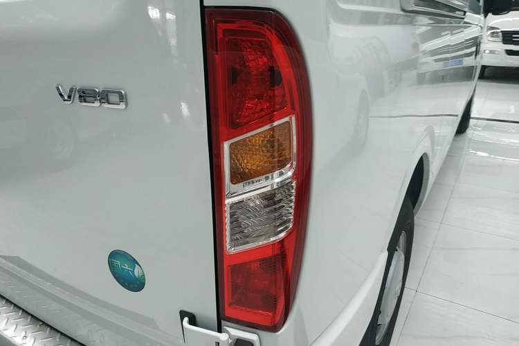 Used SAIC MAXUS Xintu V80 2021 2.0T Manual Classic Aoyuntong Long Wheelbase Mid-Roof 6/7/8/9-Seater