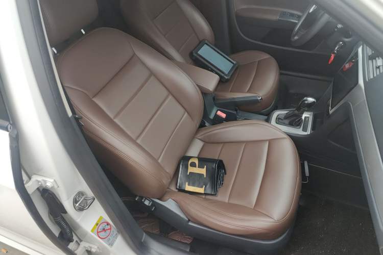 Used Volkswagen Lavida 2013 Revised Classic 1.6L Automatic Fashion Edition
