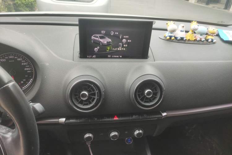 Used Audi A3 2018 30th Anniversary Edition Sportback 35 TFSI Ambition Model Audio And AC Panel