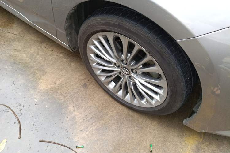 Used Toyota Avalon 2019 Dual-Engine 2.5L XLE Prestige Version China VI Standard