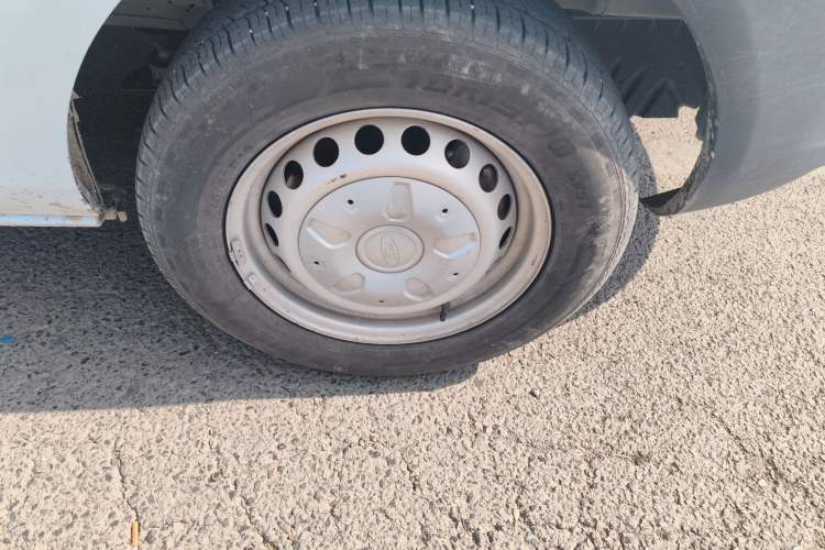 Used Ford Transit 2019 2.0T Gasoline Multi-Function Commercial Vehicle Short Wheelbase Mid-Roof 6-Seater China VI Standard Right Front Wheel Hub