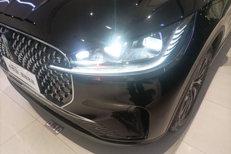 Used Lincoln Aviator 2024 3.0T V6 All-Wheel-Drive Elegance Edition Six Seats Left Front Headlight