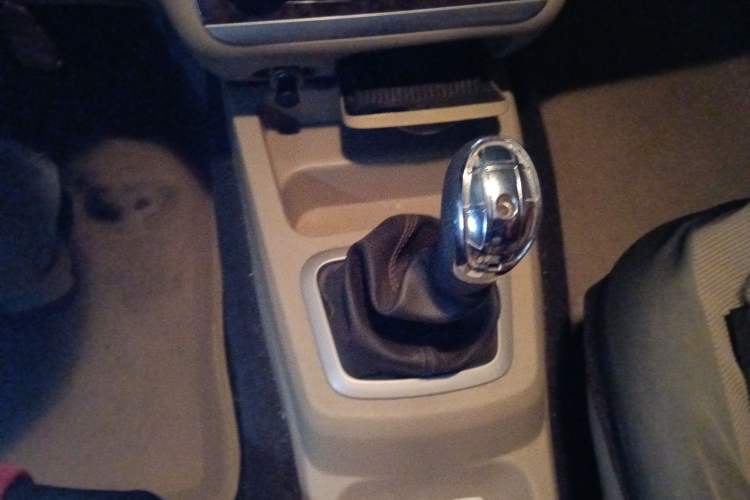 Used BAIC Weiwang M30 2015 1.5L Basic Version DAM15 Gear Lever