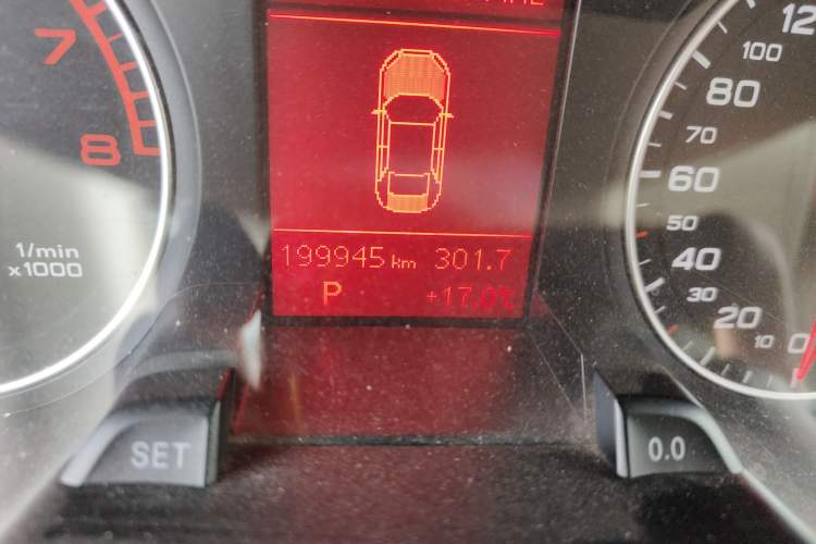 Used Audi A4L 2011 2.0 TFSI Standard Model Odometer Close Up