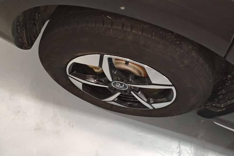 Used BYD Yuan UP 2024 401KM Leading Edition Right Rear Wheel Hub