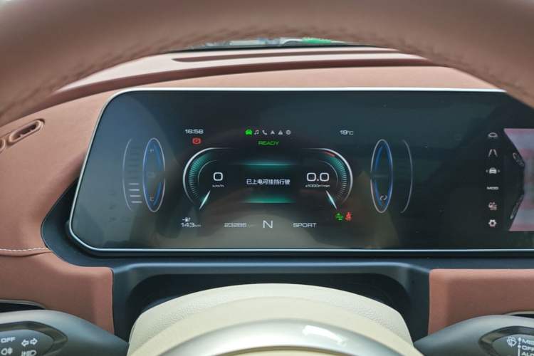 Used ORA Good Cat 2022 Morandi Edition 400km Standard Range Premium Version Lithium Iron Phosphate
