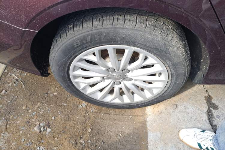 Used Audi A3 2014 Limousine 35 TFSI Automatic Advanced Model Right Rear Wheel Hub