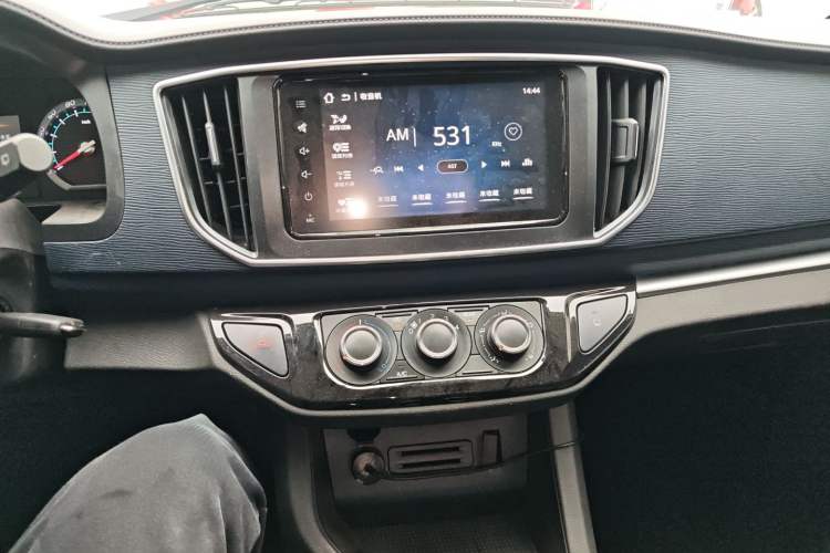 Used FORTHING Lingzhi 2022 Striving Version M5L 1.6L Luxury 7-Seater
