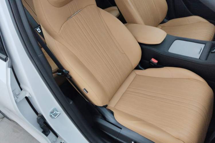 Used Geely Galaxy L7 2023 1.5T 115 km Starship Right Front Seat