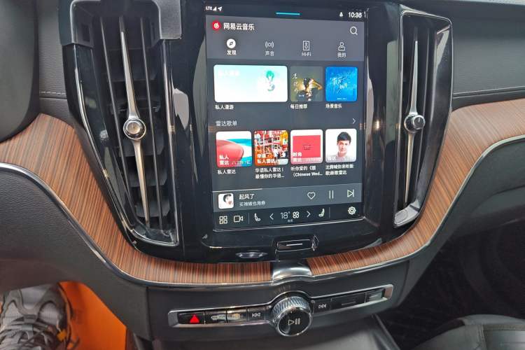 Used Volvo XC60 New Energy 2025 Plug-in Hybrid Long-Range All-Wheel Drive Smart & Luxurious Edition
