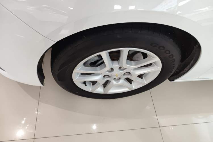 Used Chevrolet Malibu 2016 1.6T Automatic Comfort Edition Left Front Wheel Hub