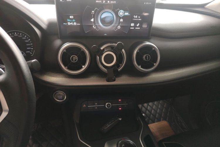 Used Wey VV5 2020 1.5T Two-Wheel Drive Color Pioneer