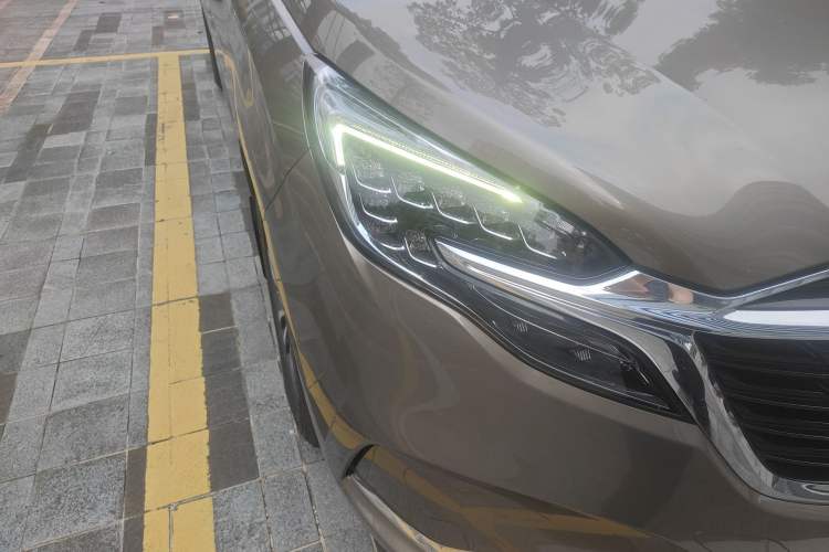 Used Buick GL8 2020 ES Land Cruiser 653T Comfort Edition Right Front Headlight