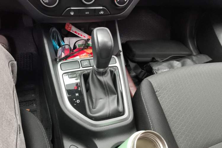 Used Hyundai ix25 2015 1.6L Automatic Two-Wheel Drive Fashionable GS Model Gear Lever