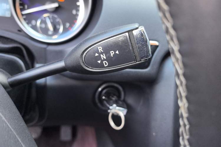Used Mercedes-Benz R-Class 2014 R 400 4MATIC Business Model Gear Lever
