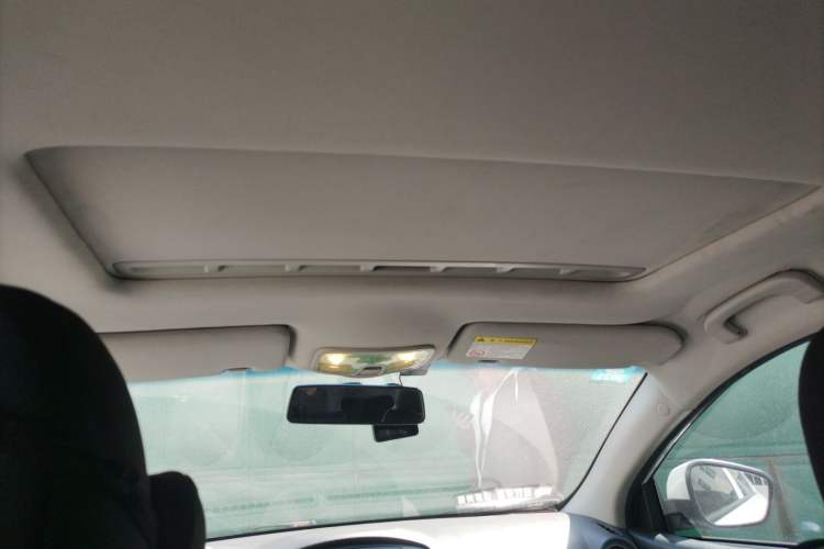 Used Roewe 350 2015 1.5L Manual Luxury Sunroof Edition