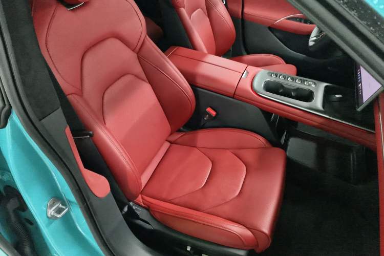 Used Xiaomi Auto SU7 2024 Four-Wheel Drive Ultra-Long Range Advanced Intelligent Driving Max Edition Right Front Seat